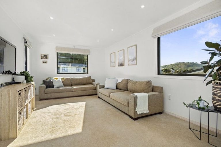 Photo of property in 13 Forglen Place, Tawa, Wellington, 5028