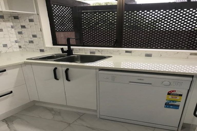 Photo of property in 2/27 Aberfeldy Avenue, Highland Park, Auckland, 2010