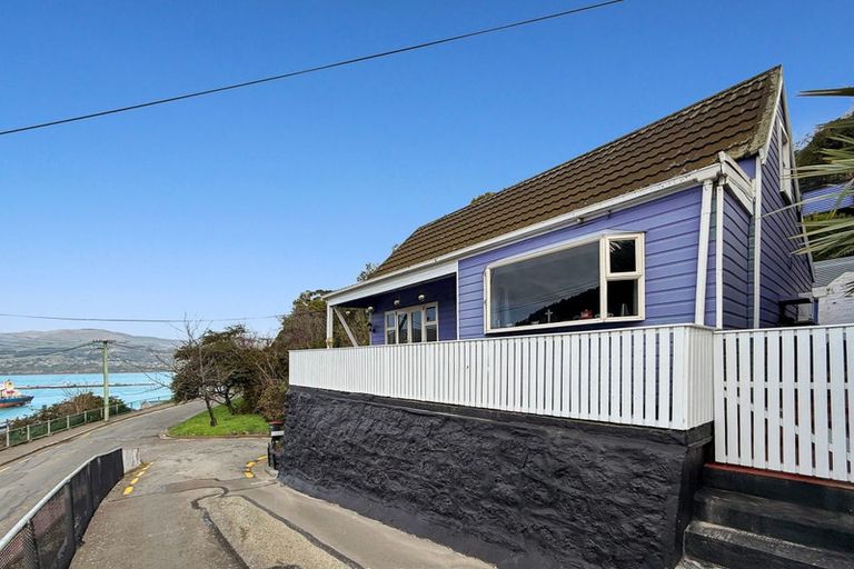 Photo of property in 1 Hawkhurst Road, Lyttelton, 8082