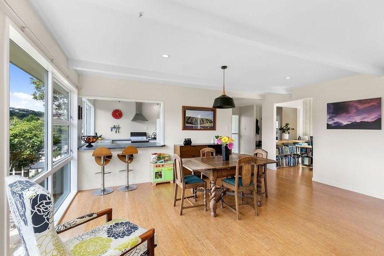 Photo of property in 10 Goddard Grove, Churton Park, Wellington, 6037