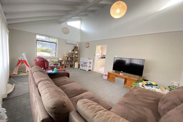 Photo of property in 3/25a Beach Road, Te Atatu Peninsula, Auckland, 0610