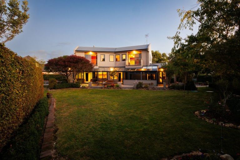 Photo of property in 45 Waicola Drive, Fitzherbert, Palmerston North, 4471