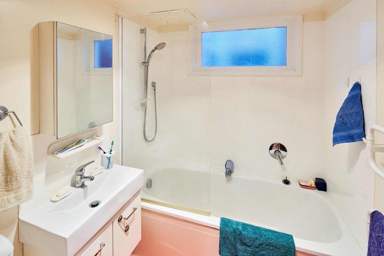 Photo of property in Embassy Court, 72 Brougham Street, Mount Victoria, Wellington, 6011