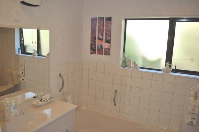 Photo of property in 94 Cedar Drive, Paraparaumu Beach, Paraparaumu, 5032