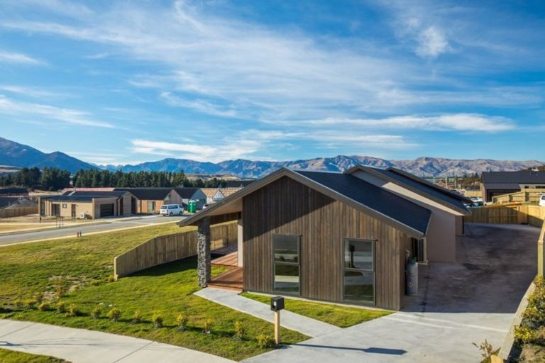 Photo of property in 3 Bargour Street, Wanaka, 9305