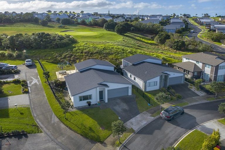 Photo of property in 33 Kaipuke Crescent, Gulf Harbour, Whangaparaoa, 0930