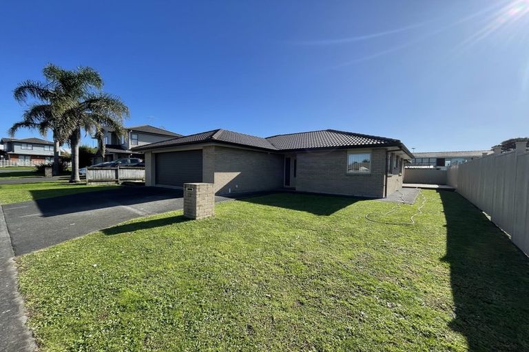 Photo of property in 37 Riverglade Parkway, Te Atatu South, Auckland, 0610