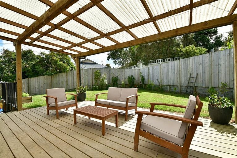 Photo of property in 22 Downer Street, Helensville, 0800