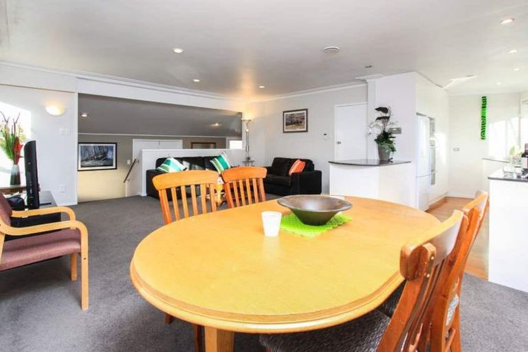 Photo of property in 8 Kay Drive, Blockhouse Bay, Auckland, 0600