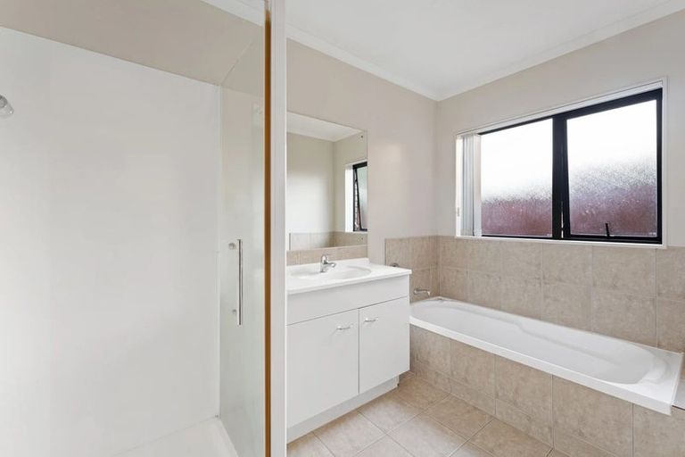 Photo of property in 2 Goh Place, Manurewa, Auckland, 2105