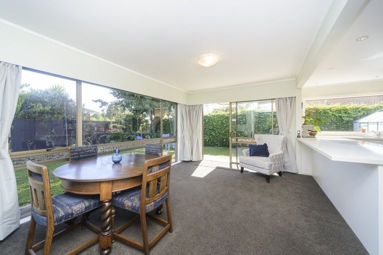 Photo of property in 15 Truscott Grove, Awapuni, Palmerston North, 4412