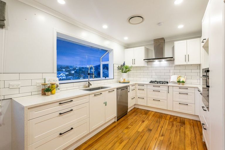 Photo of property in 13 Tainui Terrace, Tawa, Wellington, 5028