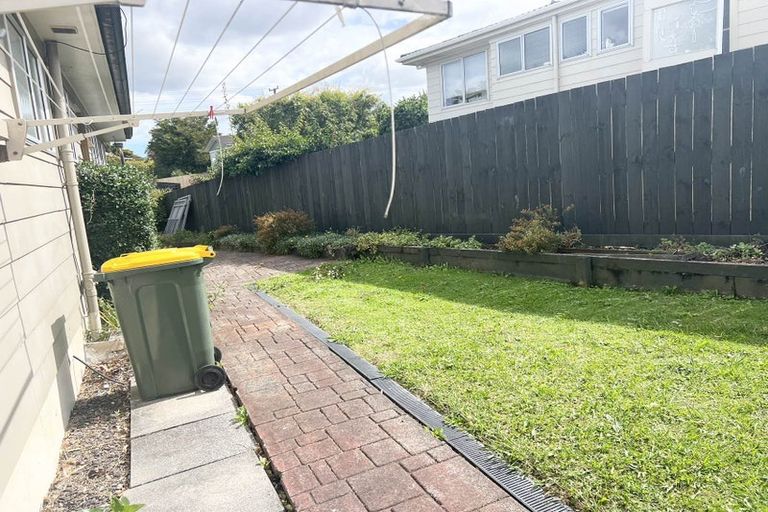 Photo of property in 2 Cushla Place, Massey, Auckland, 0614