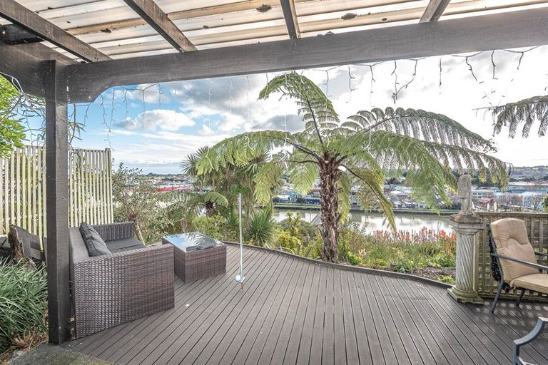 Photo of property in 34 Hipango Terrace, Durie Hill, Whanganui, 4500