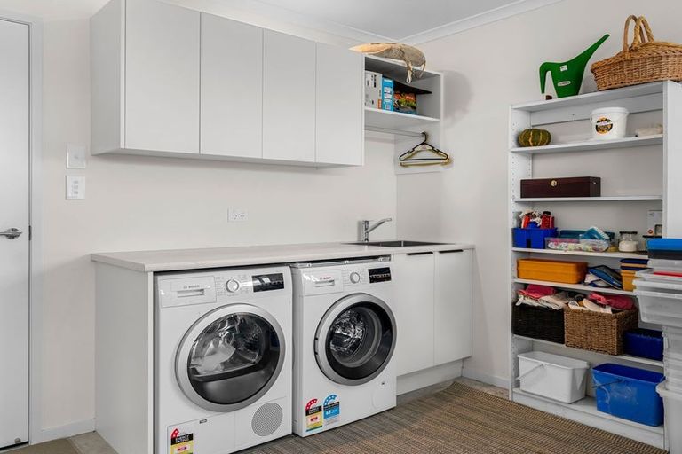 Photo of property in 98 Kaurinui Crescent, One Tree Point, 0118