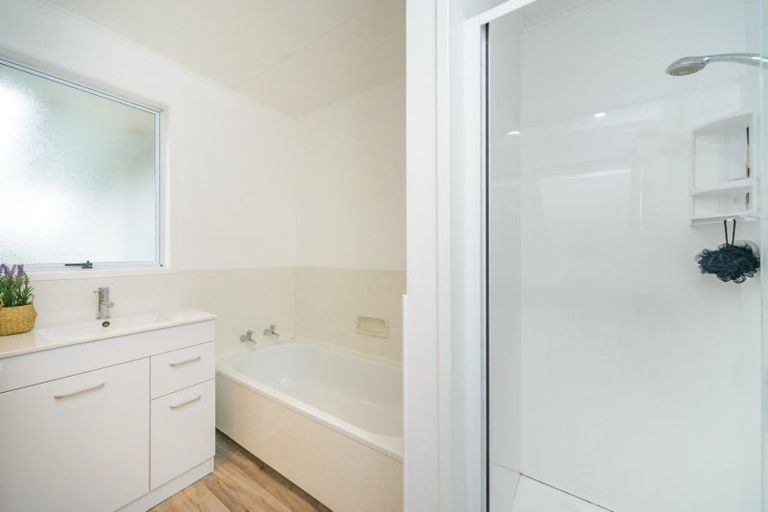 Photo of property in 28 Rhodes Drive, Kelvin Grove, Palmerston North, 4414