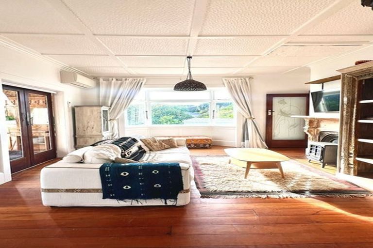 Photo of property in 20 Mcfarlane Street, Oakura, 4314