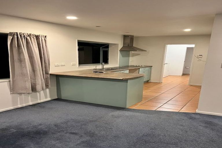 Photo of property in 3b Deuxberry Avenue, Northcote, Auckland, 0627