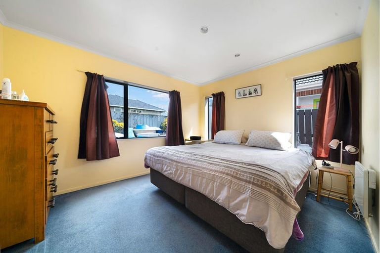 Photo of property in 42a Totara Road, Te Atatu Peninsula, Auckland, 0610