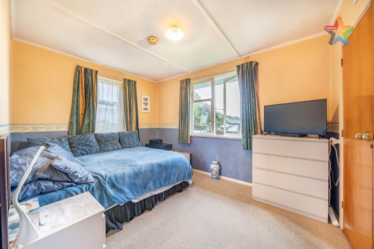 Photo of property in 21 Thomson Grove, Stokes Valley, Lower Hutt, 5019
