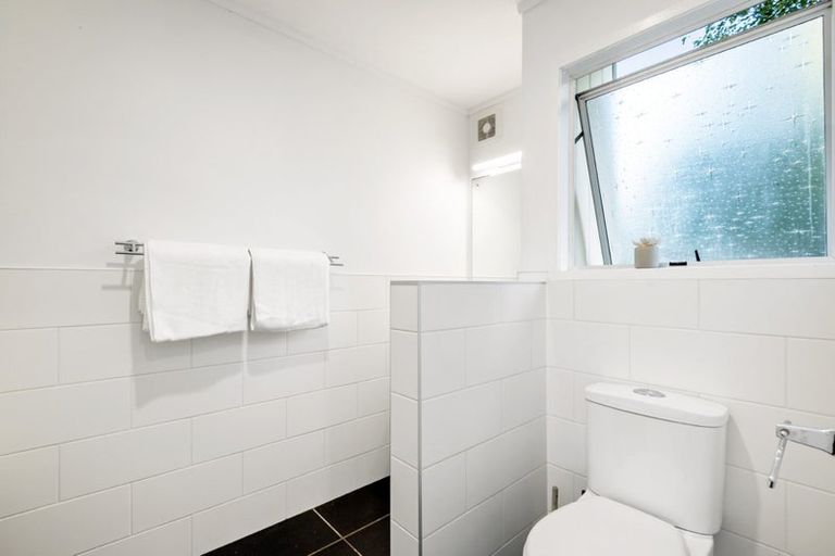 Photo of property in 10 Gurnard Road, Stillwater, Silverdale, 0993