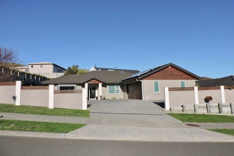 Photo of property in 15 Mervyn Kemp Drive, Tawa, Wellington, 5028