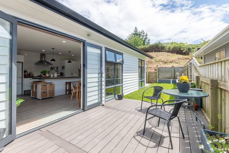 Photo of property in 42 Kenepuru Drive, Tawa, Wellington, 5028