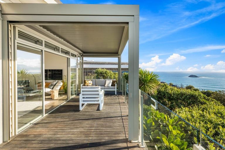 Photo of property in 42 Waitea Road, Muriwai, Waimauku, 0881