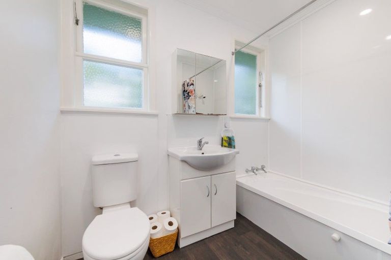 Photo of property in 47 Parkland Crescent, Terrace End, Palmerston North, 4410