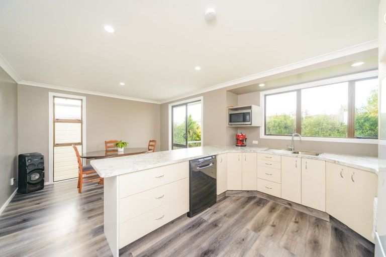 Photo of property in 8 Adams Place, Kelvin Grove, Palmerston North, 4414