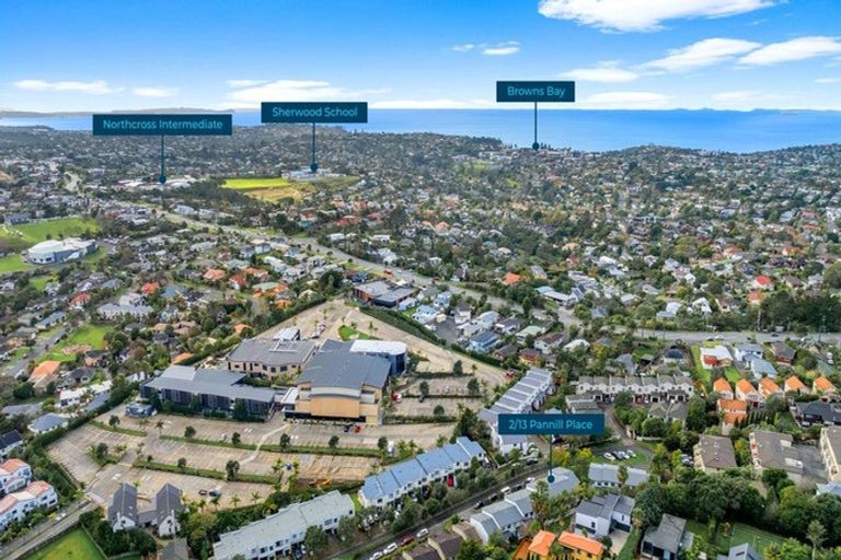 Photo of property in 2/13 Pannill Place, Oteha, Auckland, 0632
