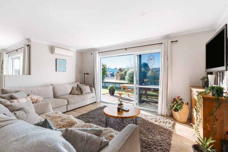 Photo of property in 2 Mckenna Lane, Omokoroa, 3114