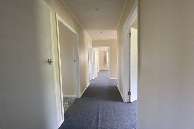 Photo of property in 118 Broderick Road, Johnsonville, Wellington, 6037