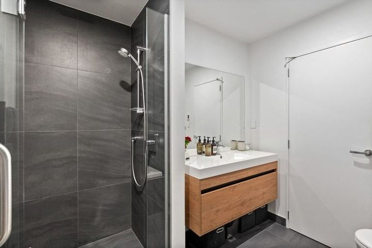 Photo of property in 1/18 Oriental Terrace, Oriental Bay, Wellington, 6011