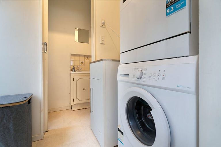 Photo of property in 2/37 Seabrook Avenue, New Lynn, Auckland, 0600