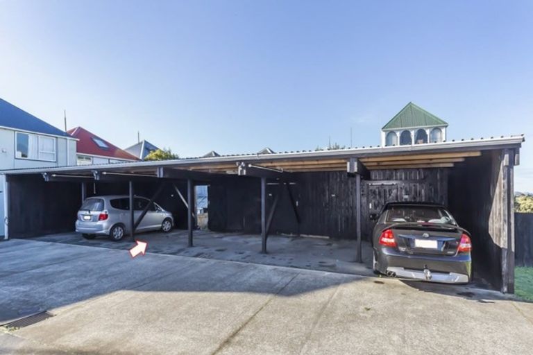 Photo of property in 116 Akaroa Drive, Maupuia, Wellington, 6022