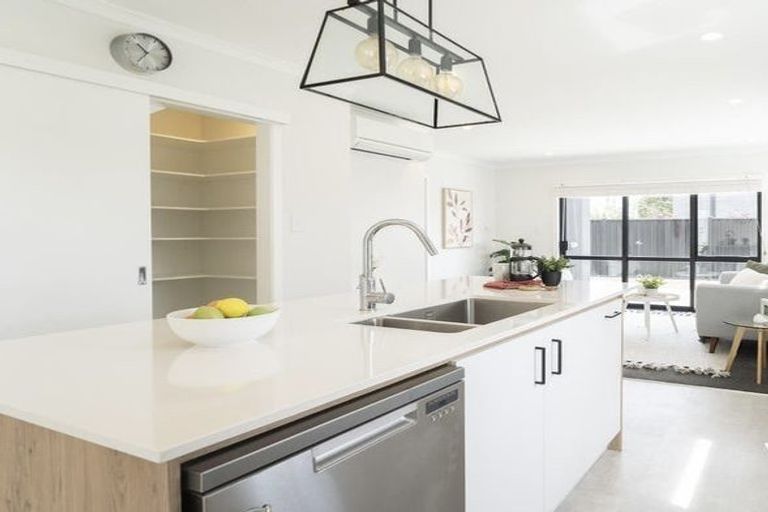 Photo of property in 68 Mawai Hakona Drive, Wallaceville, Upper Hutt, 5018