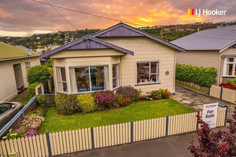 Photo of property in 4 West Avenue, Saint Clair, Dunedin, 9012