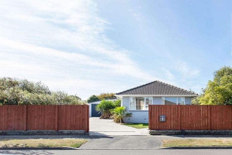 Photo of property in 3 Aspen Place, Parklands, Christchurch, 8083