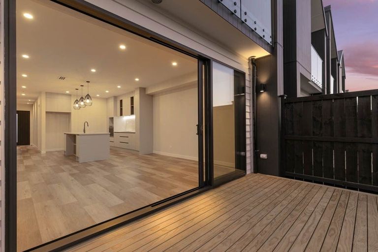 Photo of property in 93a Argent Lane, Wainui, 0932