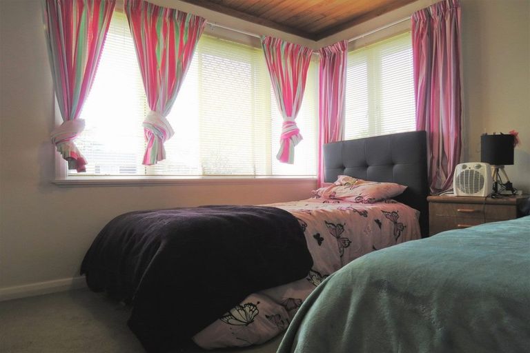 Photo of property in 1/20 Bridge Avenue, Te Atatu South, Auckland, 0610