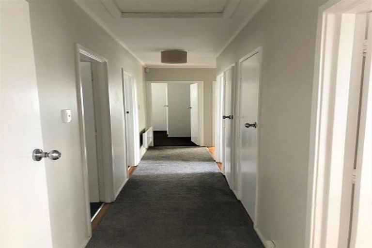 Photo of property in 30 Convair Crescent, Mangere, Auckland, 2022