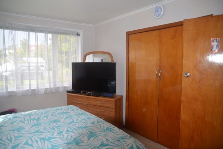 Photo of property in 13 Newington Road, Henderson, Auckland, 0612