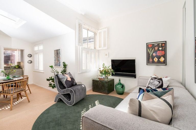 Photo of property in 99 Pirie Street, Mount Victoria, Wellington, 6011