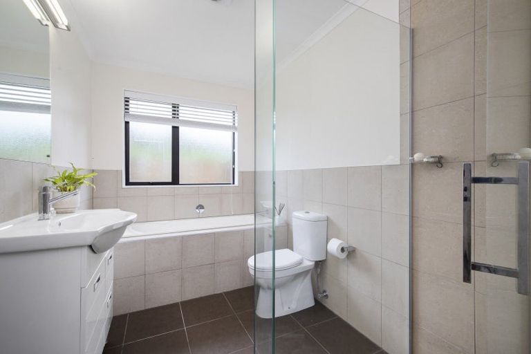 Photo of property in 25 Ripple Grove, Waiuku, 2123