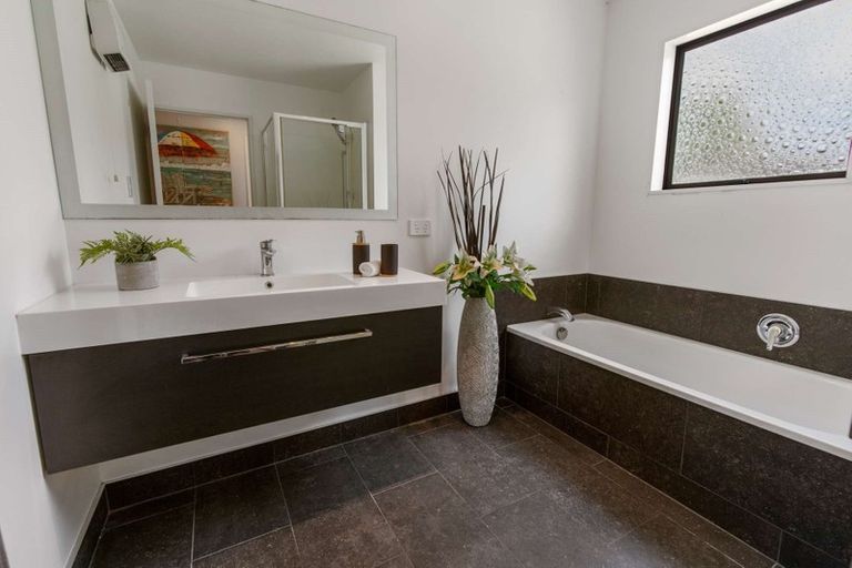 Photo of property in 41 Matipo Crescent, Pukete, Hamilton, 3200