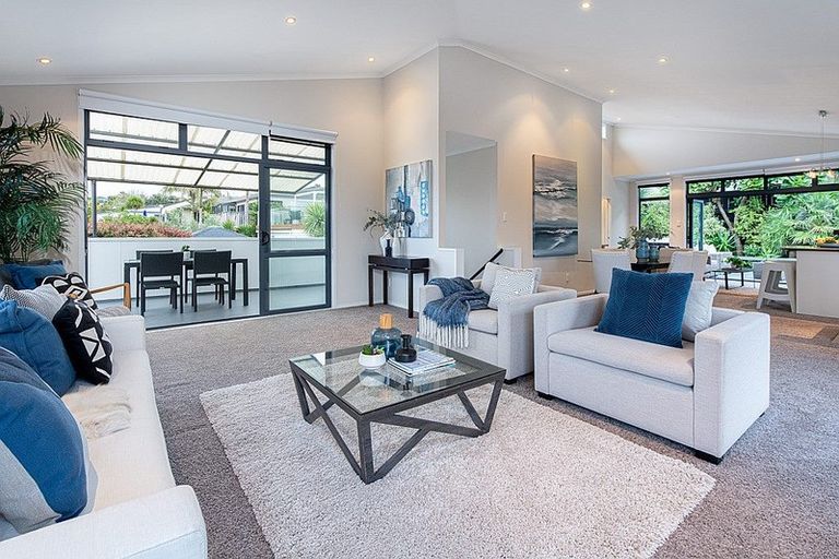 Photo of property in 21a Ridge Road, Waiake, Auckland, 0630