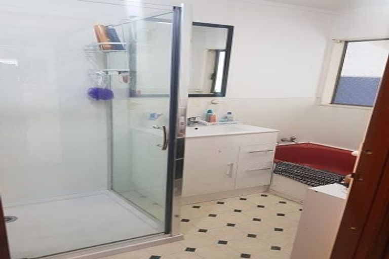 Photo of property in 6 Yarra Place, Botany Downs, Auckland, 2010