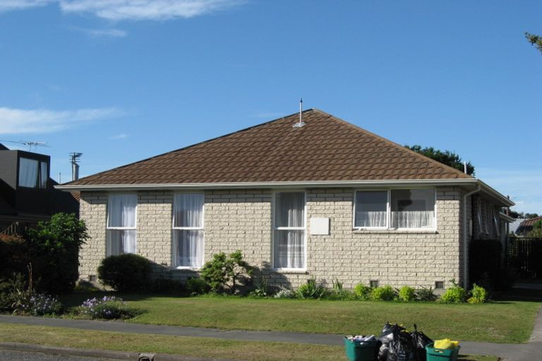 Photo of property in 2/24 Broadfell Avenue, Avonhead, Christchurch, 8042