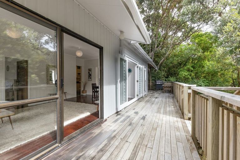 Photo of property in 43 Garden Road, Piha, New Lynn, 0772